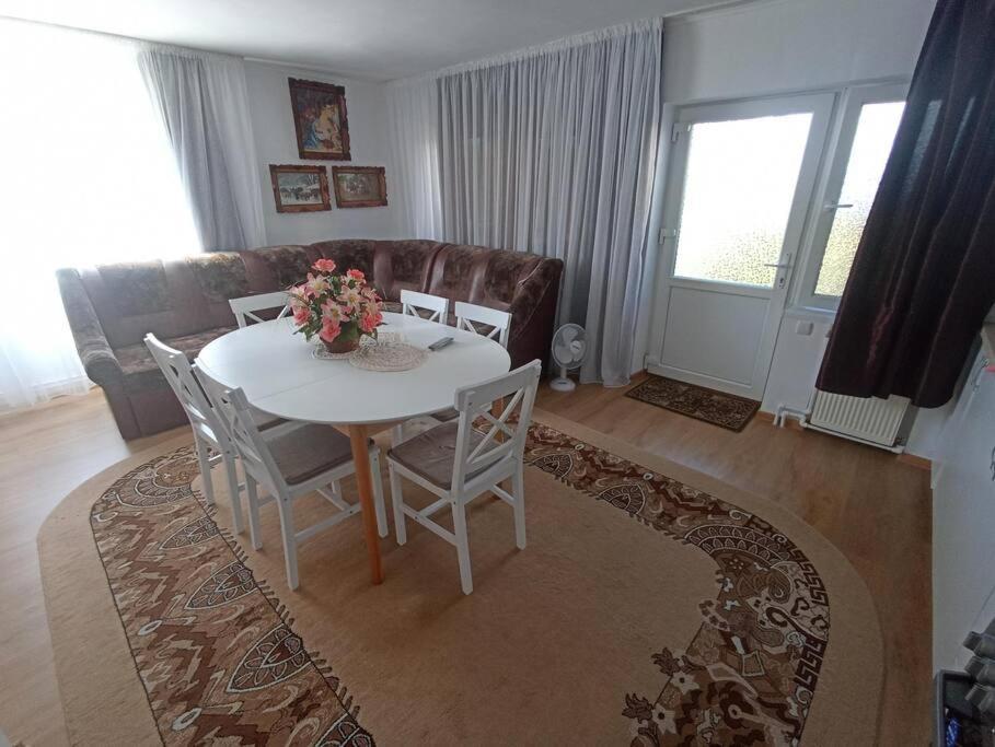 Jj Zavoi Villa โอเริชติเย ภายนอก รูปภาพ
